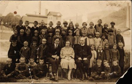 Osnovna šola Guštanj, 1928, fototeka KOK